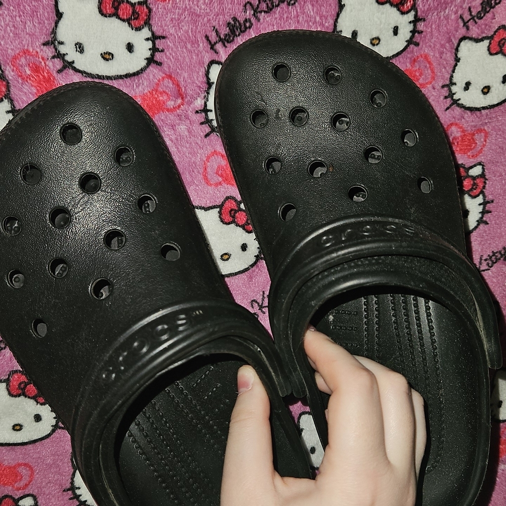 black crocs